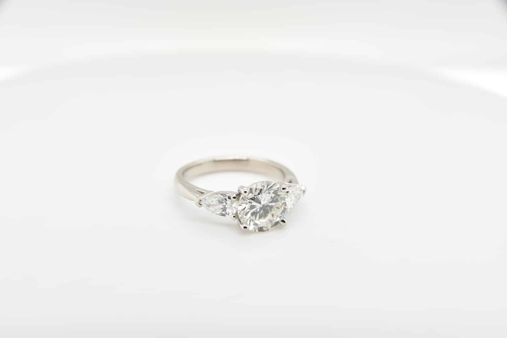 How do you spell Jewellery in Australia? Is it jewelry?