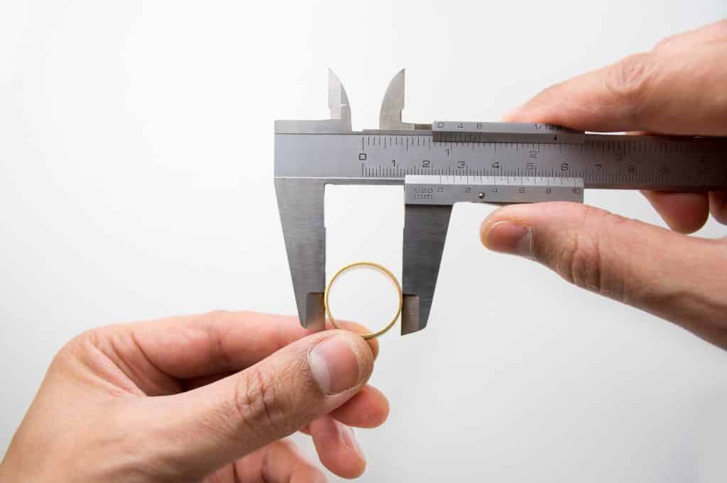 measuring ring with vernier caliper