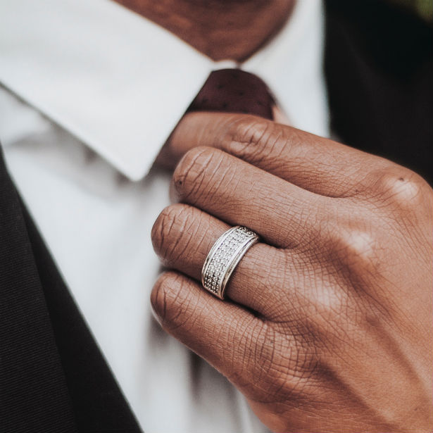 Male deals wedding finger