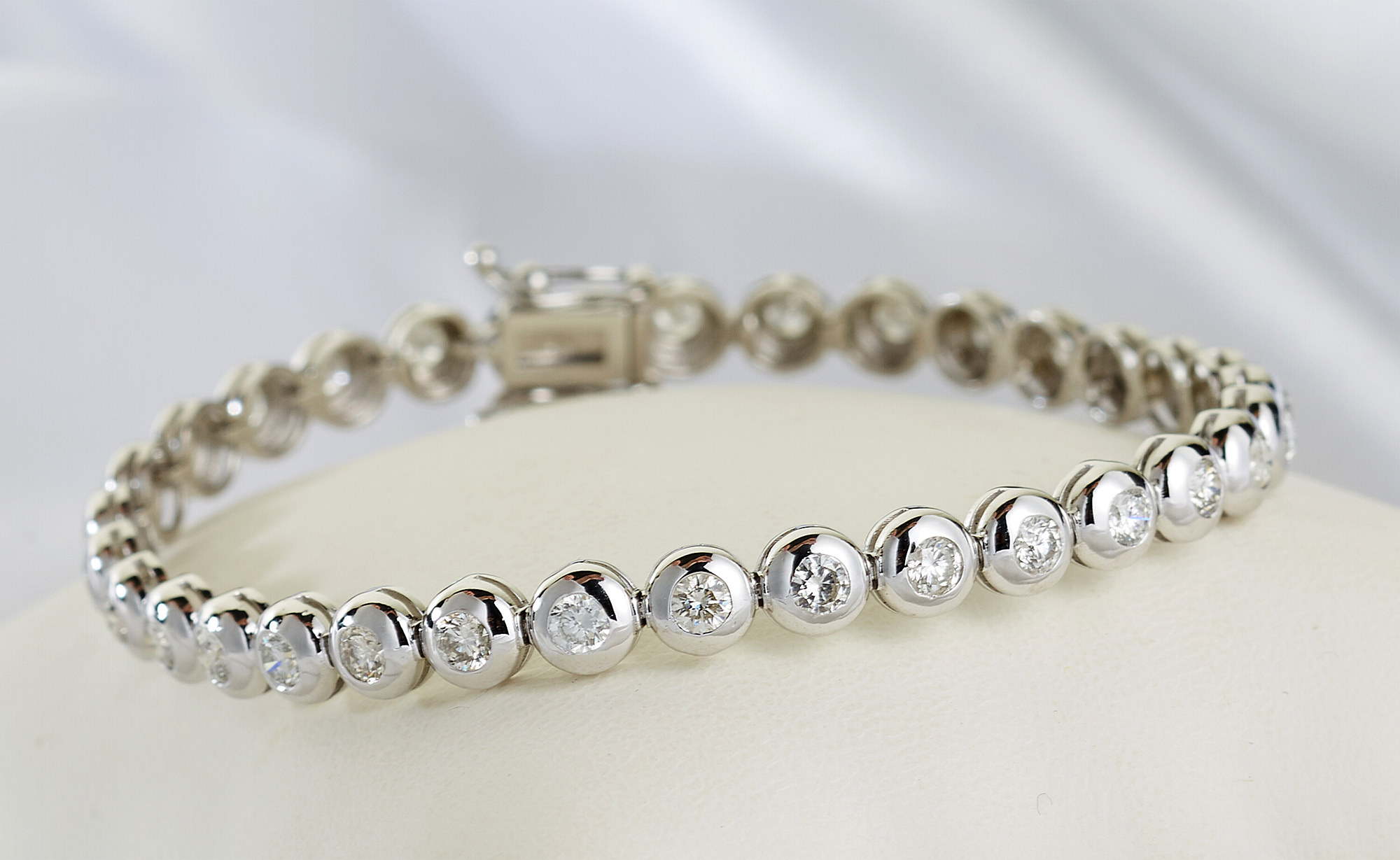 White gold and diamond bracelet